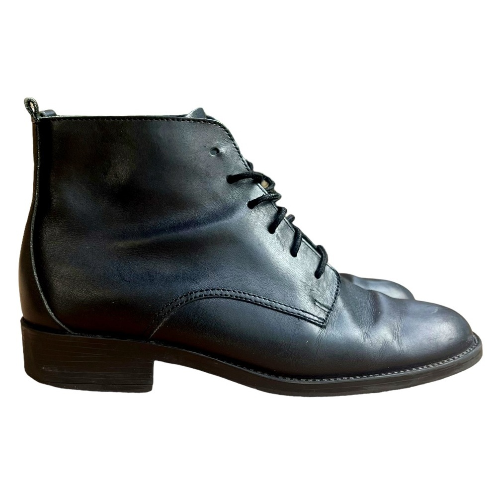 Vintage BASS black leather/lace-Up/ankle boots. Classic style-all season SZ-7.5